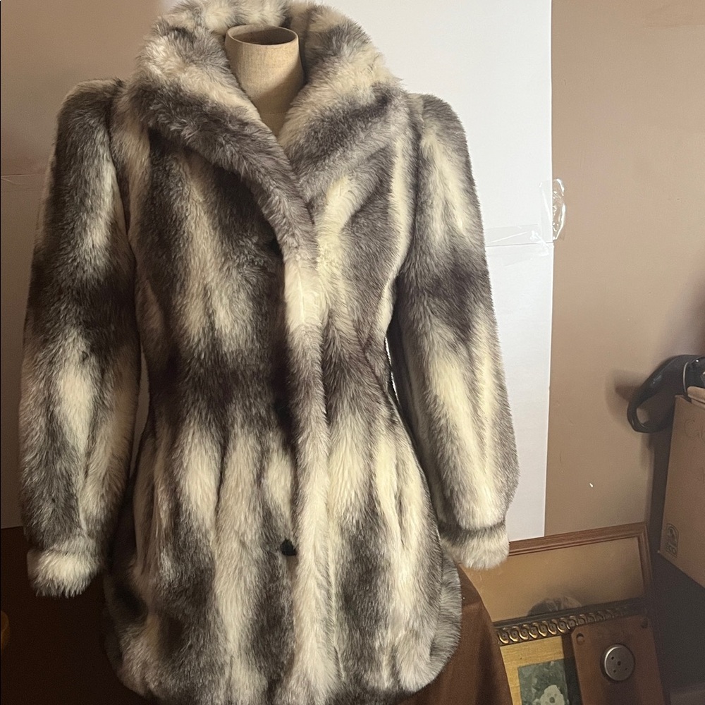 😄Vintage faux fur coat union made Canada Editions 1968